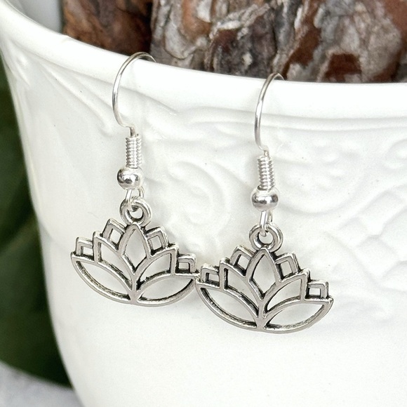 5 For $25💫Silver Lotus Flower Dangles Earrings - Picture 5 of 8